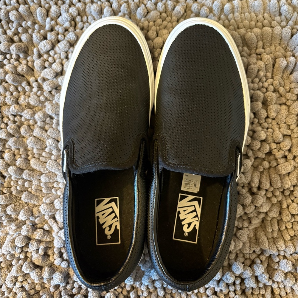 Vans: Women’s 9.5 (Asher)